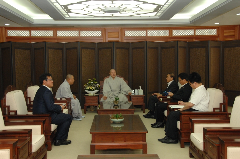 2010.09.06_이재오 장관 예방 (19)